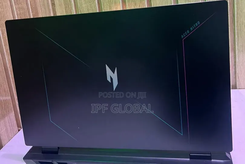 Laptop Acer Nitro V 17 16GB AMD Ryzen 7 SSD 1T