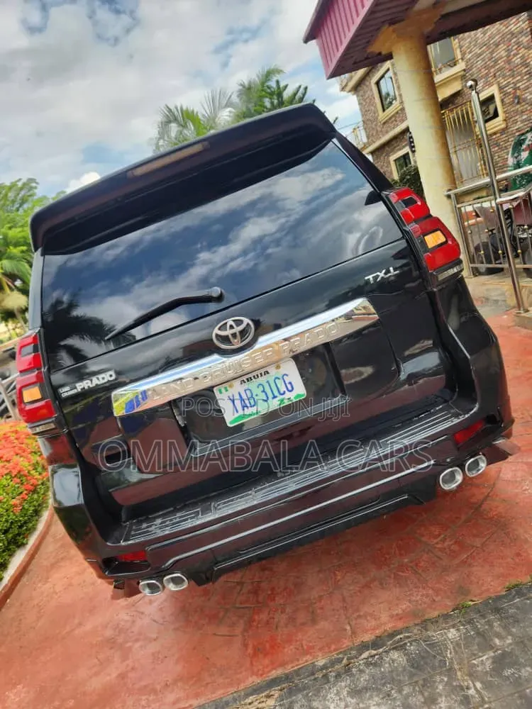 Toyota Land Cruiser Prado 2011 Black