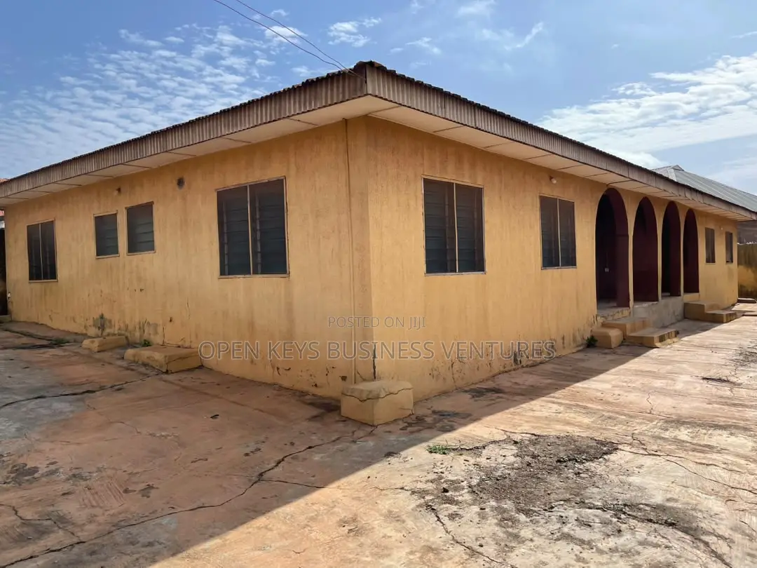 3bdrm Bungalow in Elewuro, Akobo for sale