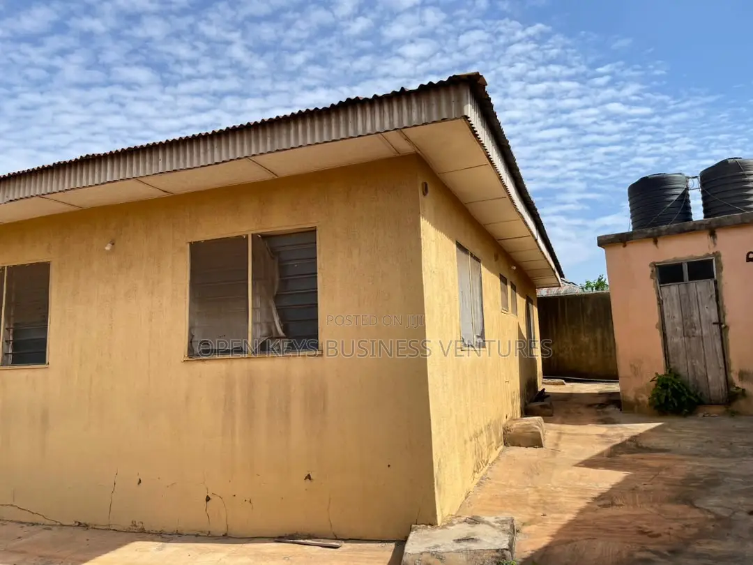 3bdrm Bungalow in Elewuro, Akobo for sale