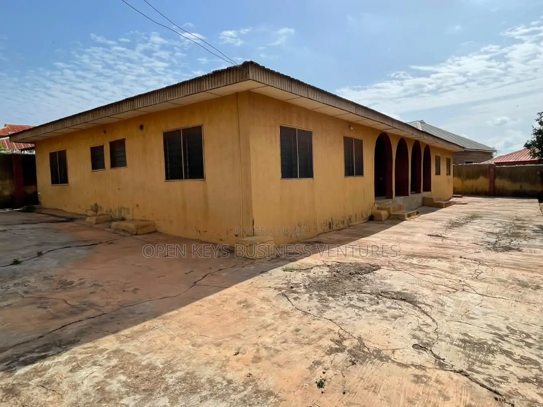 3bdrm Bungalow in Elewuro, Akobo for sale