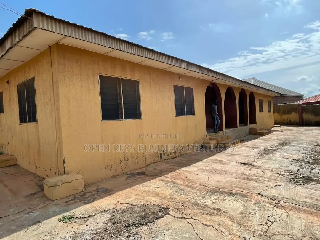 3bdrm Bungalow in Elewuro, Akobo for sale