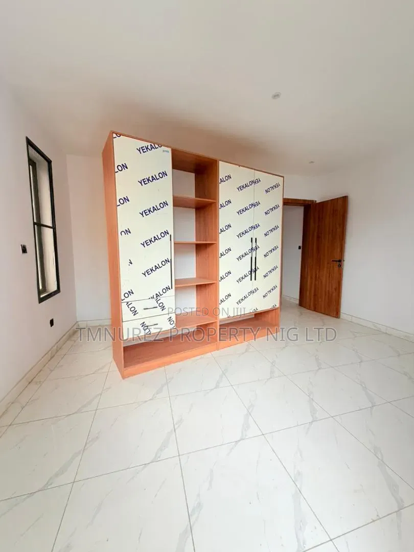 3bdrm Apartment in Ikeja GRA for sale