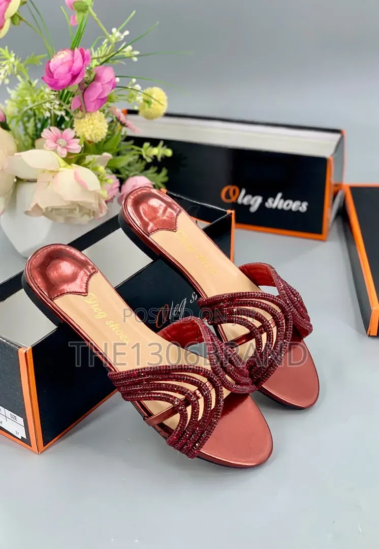 Elegant Rhinestone Flat Slippers