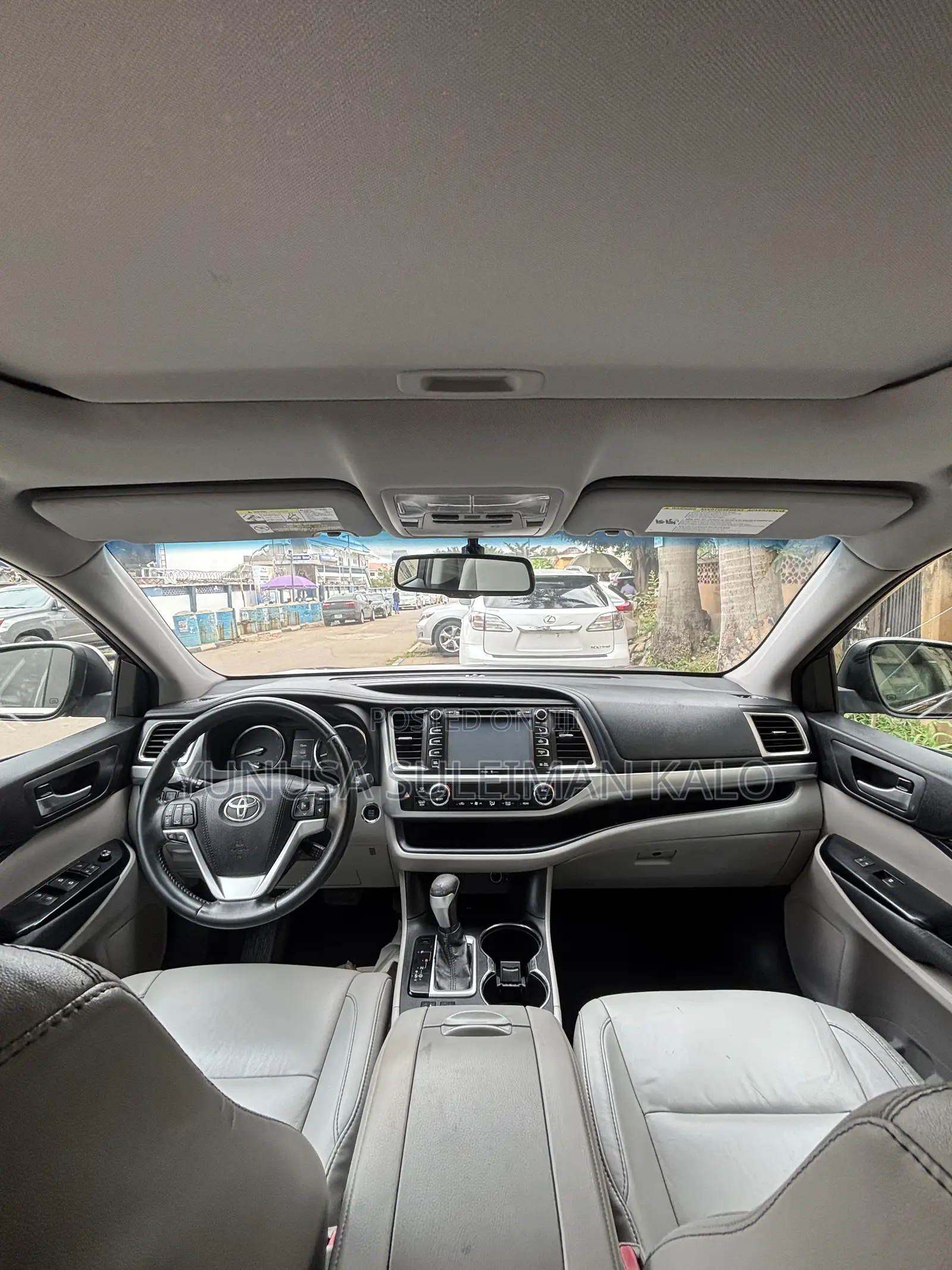 Toyota Highlander XLE 4x4 V6 (3.5L 6cyl 8A) 2018 Gray