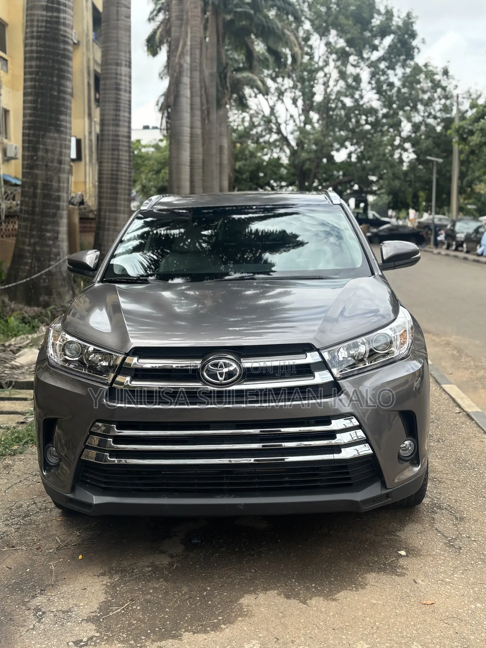 Toyota Highlander XLE 4x4 V6 (3.5L 6cyl 8A) 2018 Gray