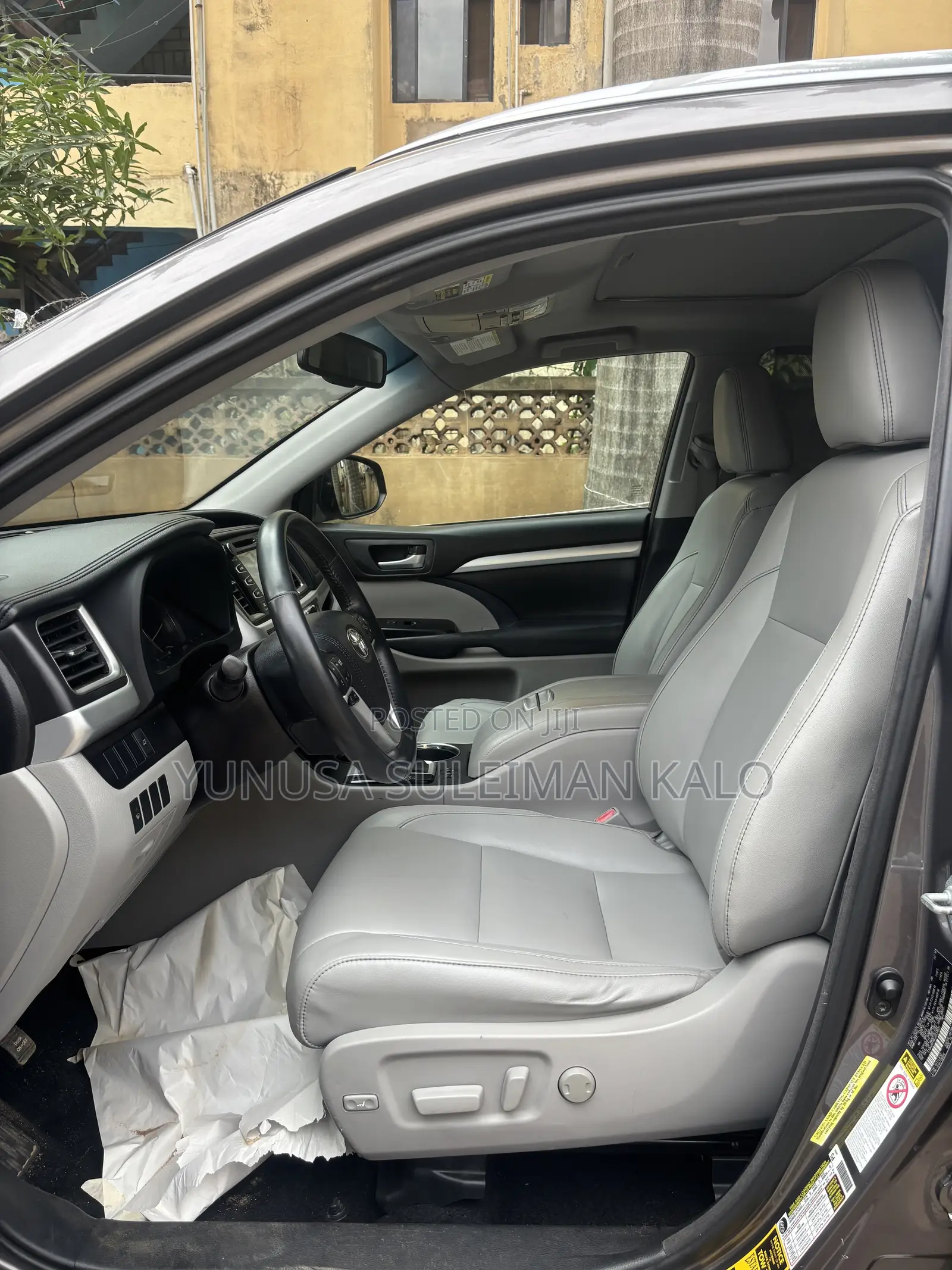 Toyota Highlander XLE 4x4 V6 (3.5L 6cyl 8A) 2018 Gray