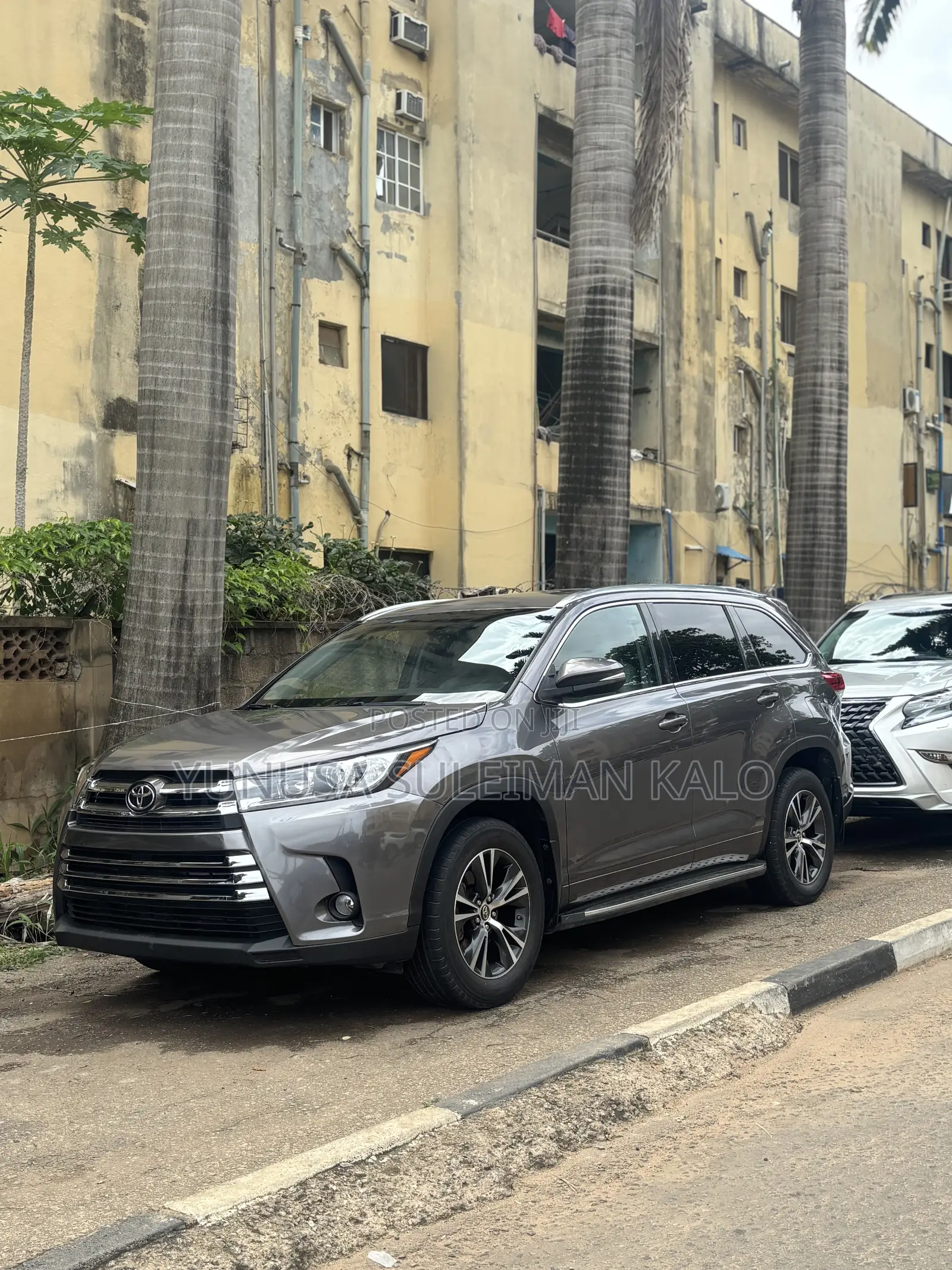 Toyota Highlander XLE 4x4 V6 (3.5L 6cyl 8A) 2018 Gray