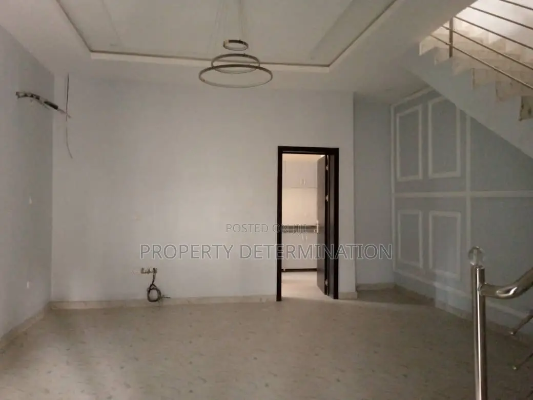 3bdrm Duplex in Magodo for sale