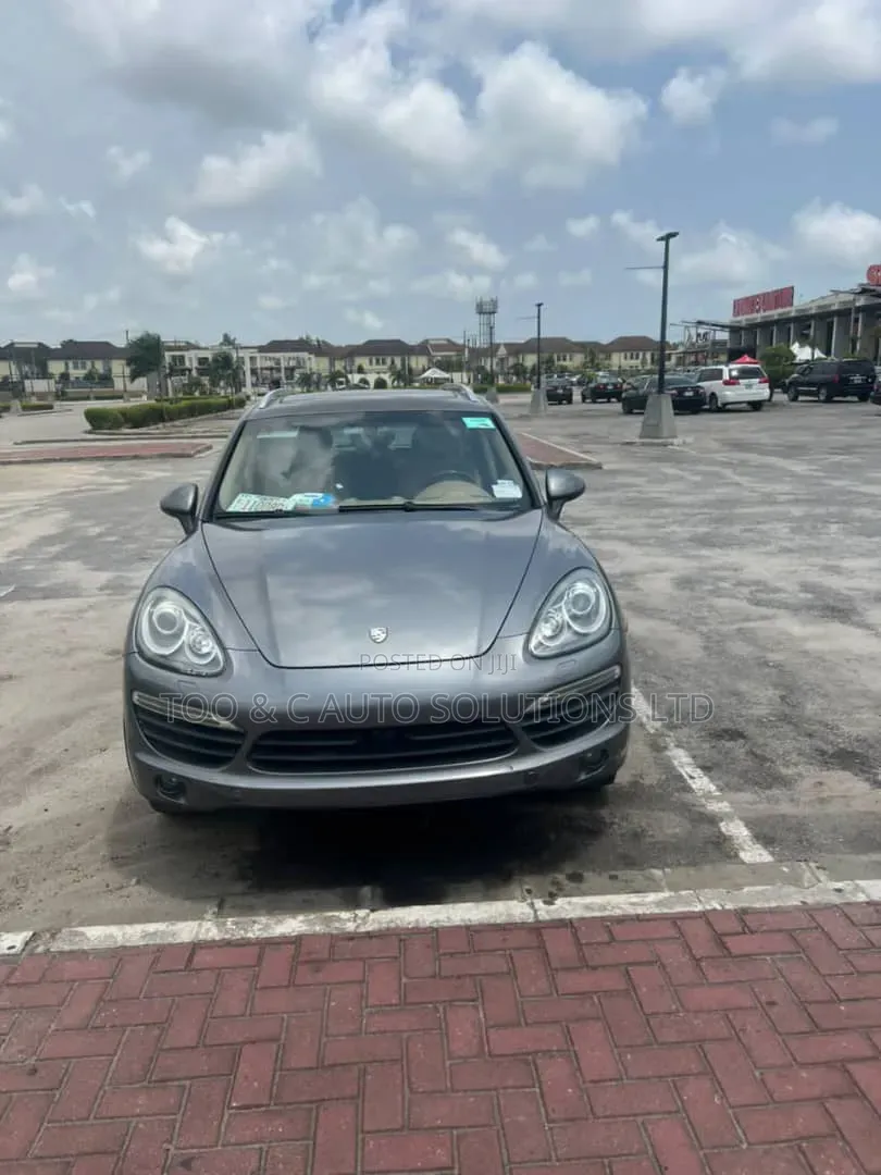 Porsche Cayenne 2012 Gray