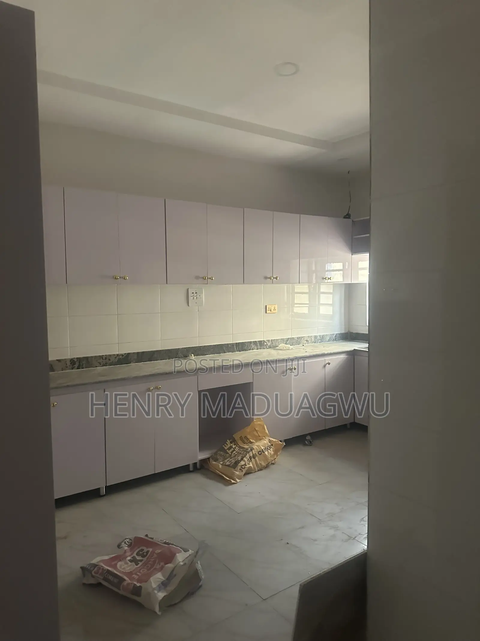 5bdrm Duplex in Shalom Estate, Sabon Lugbe for sale