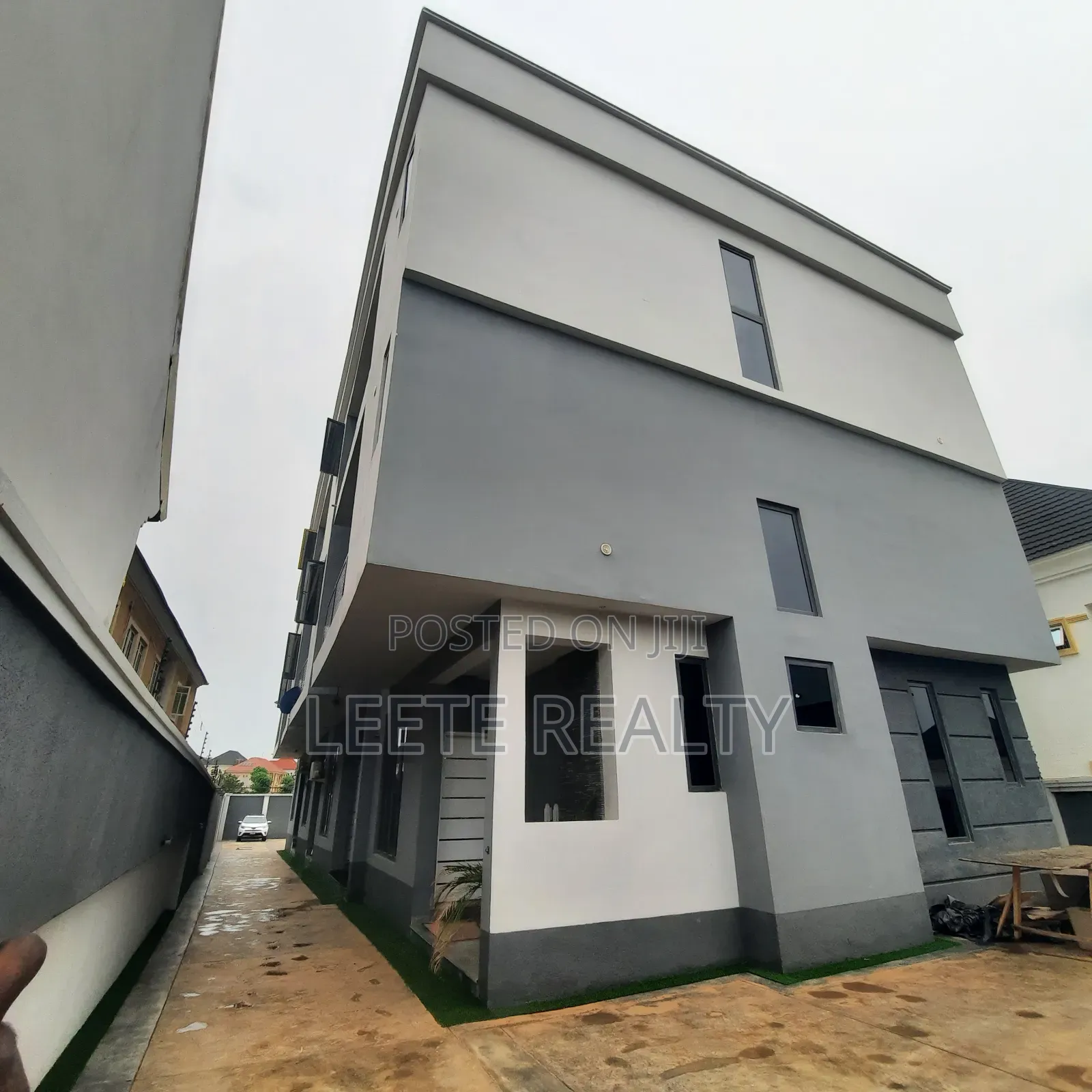 Furnished 4bdrm Townhouse/Terrace in Apo Resettlement for sale