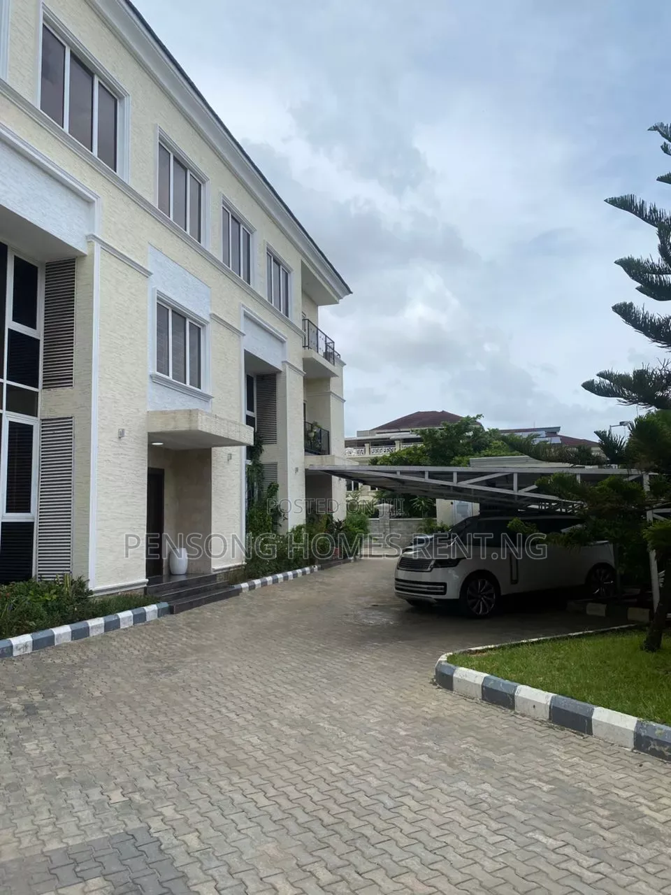 4bdrm Duplex in Banana Island for rent