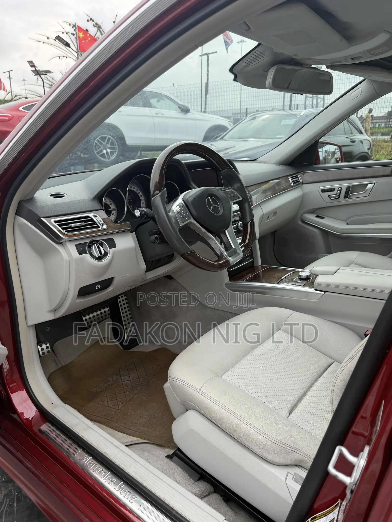 Mercedes-Benz E350 Base 4Matic Sedan AWD (3.5L 6cyl 7A) 2014 Red