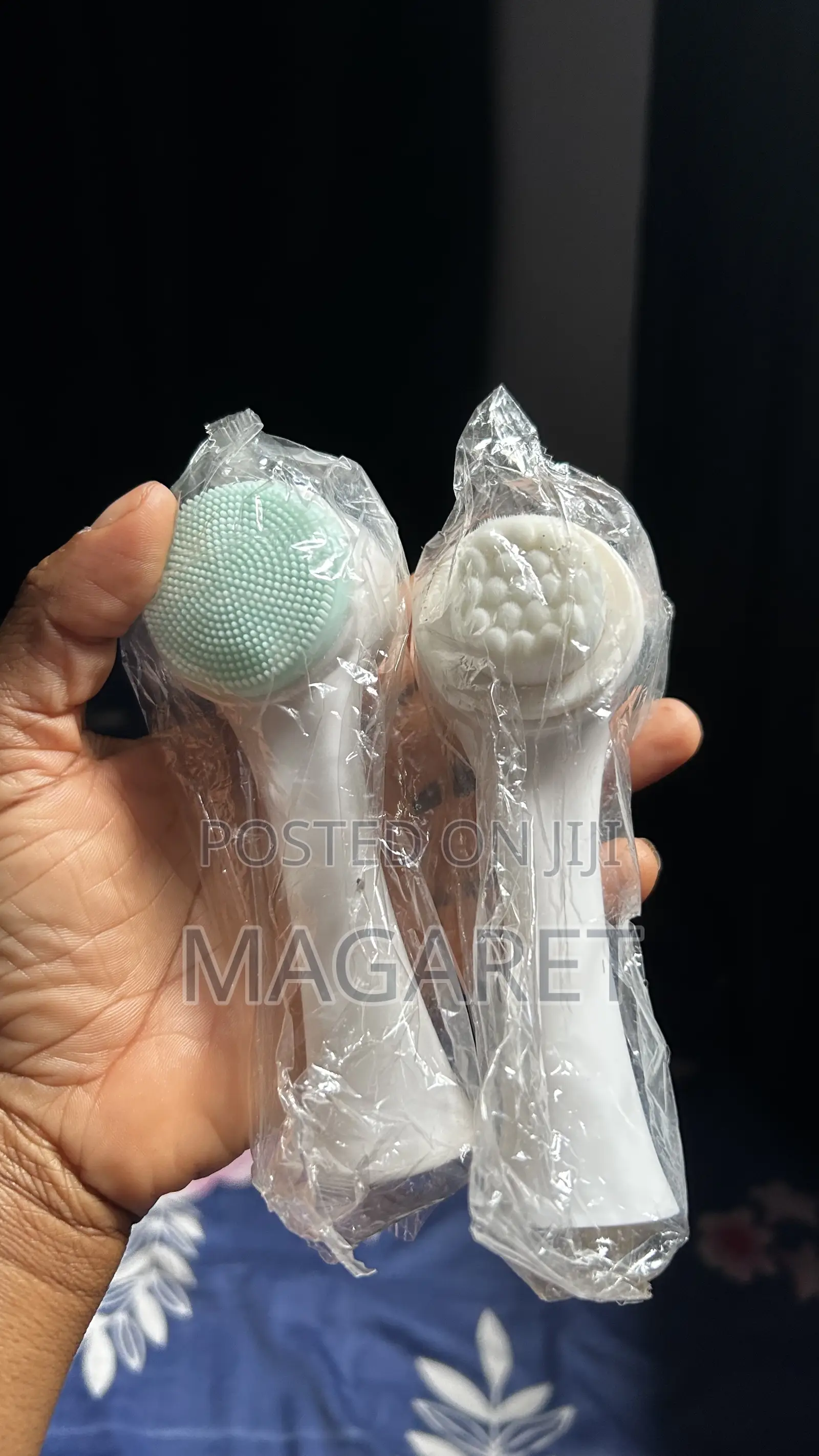 2 Sided Face Brush