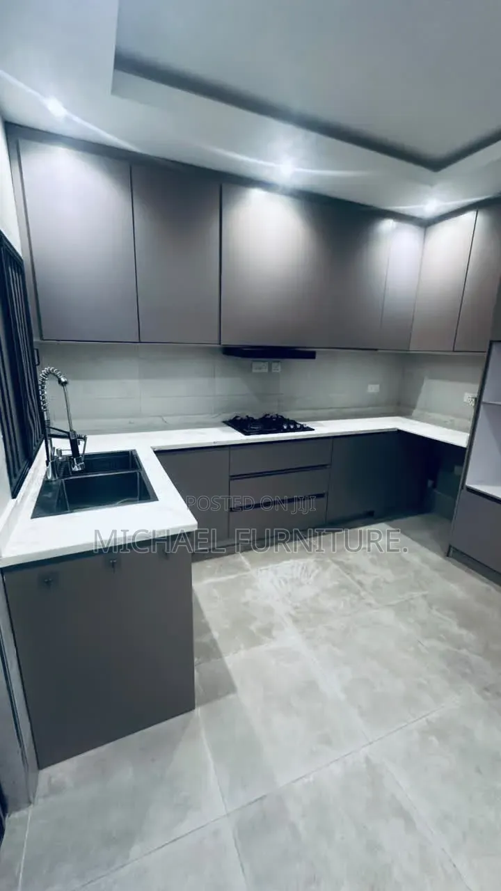 Modern Day Kitchen Cabinet Set
