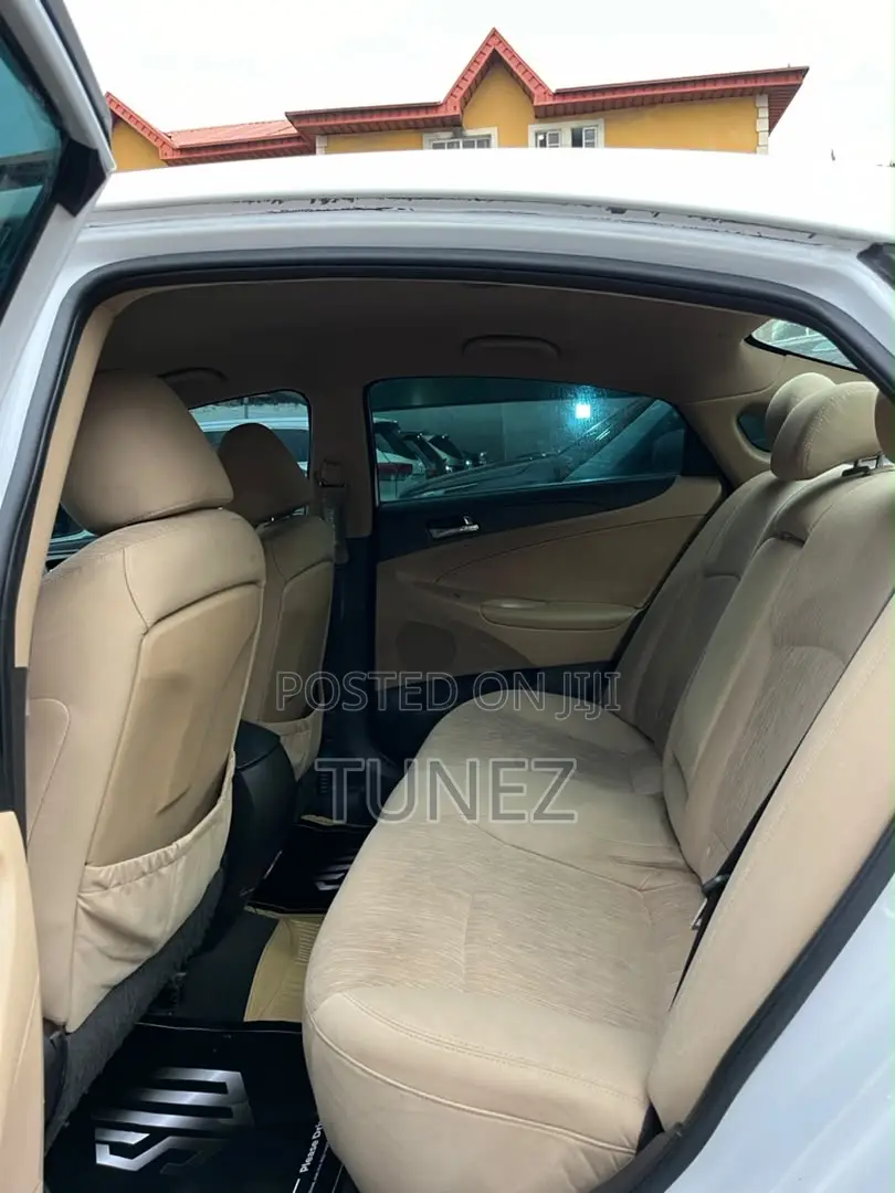 Hyundai Sonata SE Sedan FWD (2.4L 4cyl 6A) 2013 White
