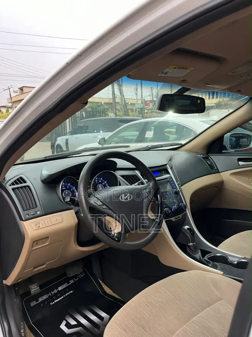 Hyundai Sonata SE Sedan FWD (2.4L 4cyl 6A) 2013 White