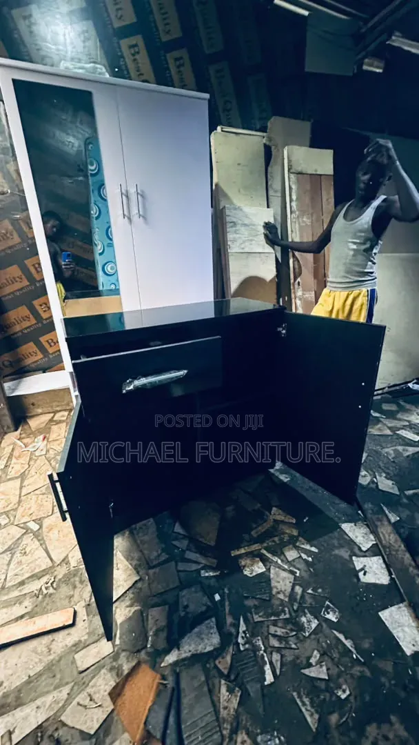 Black and Shiny Kitchen Cabinet