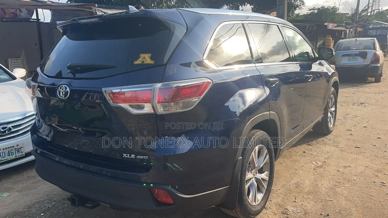 Toyota Highlander XLE 4dr SUV AWD (3.5L 6cyl 6A) 2015 Blue