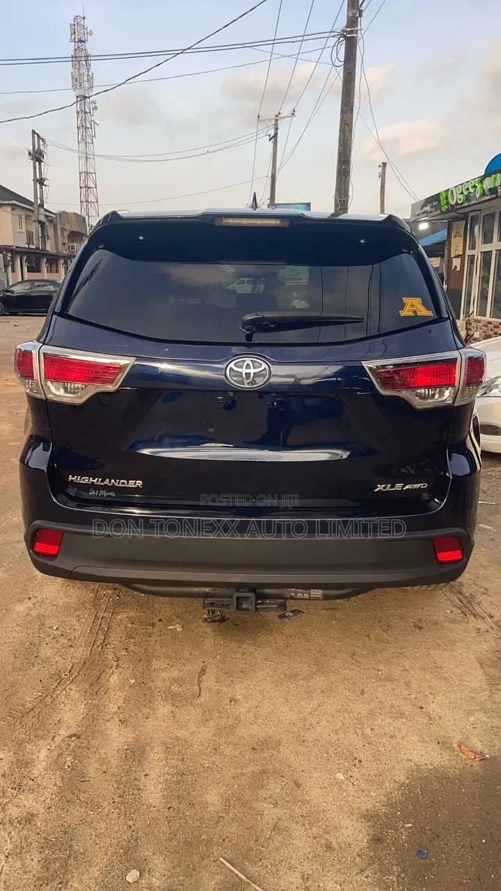 Toyota Highlander XLE 4dr SUV AWD (3.5L 6cyl 6A) 2015 Blue
