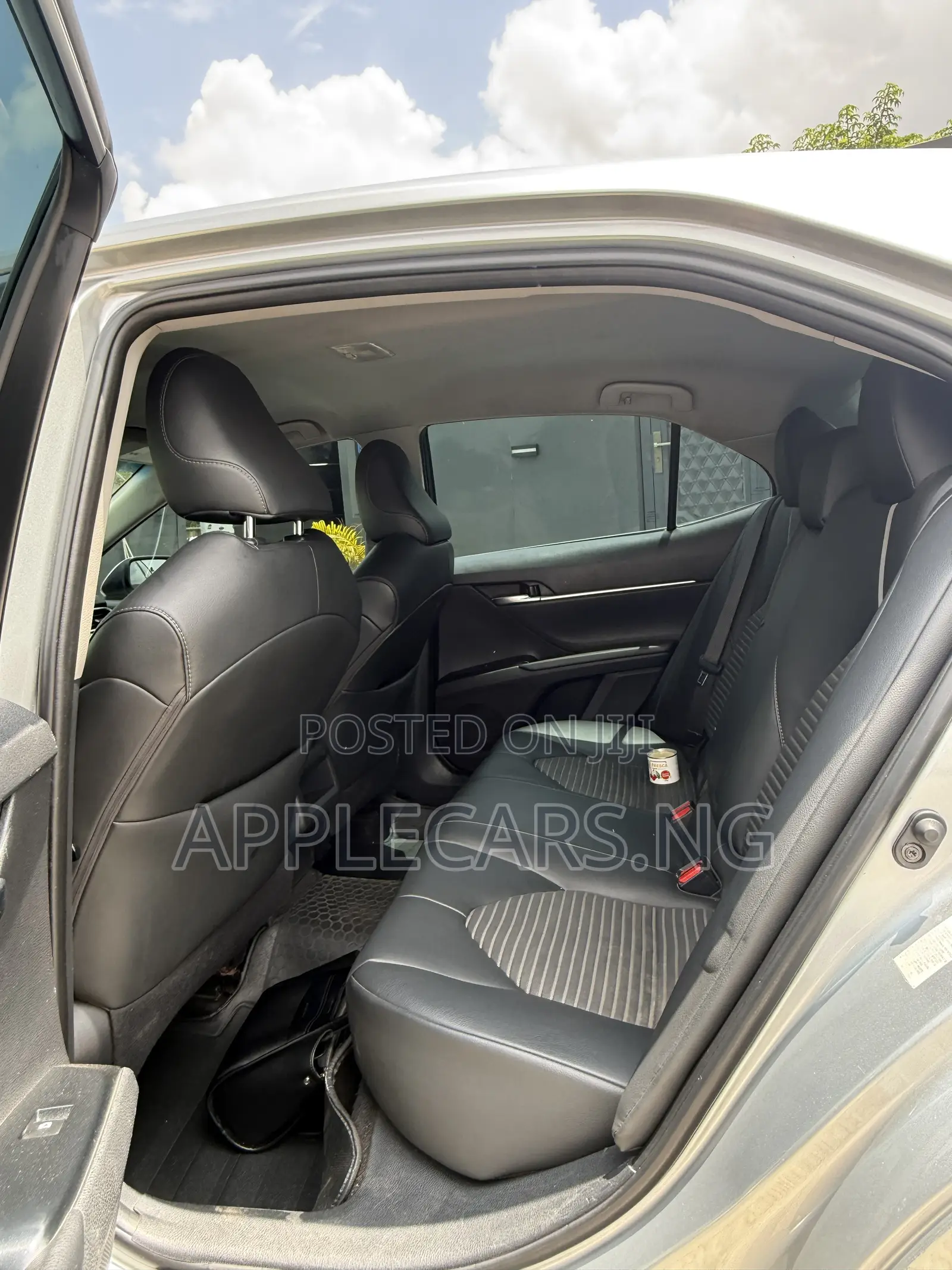 Toyota Camry SE FWD (2.5L 4cyl 8AM) 2018 Silver