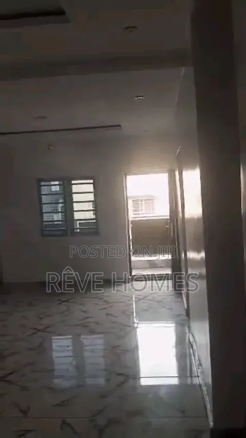 2bdrm Block of Flats in Adekunle for rent