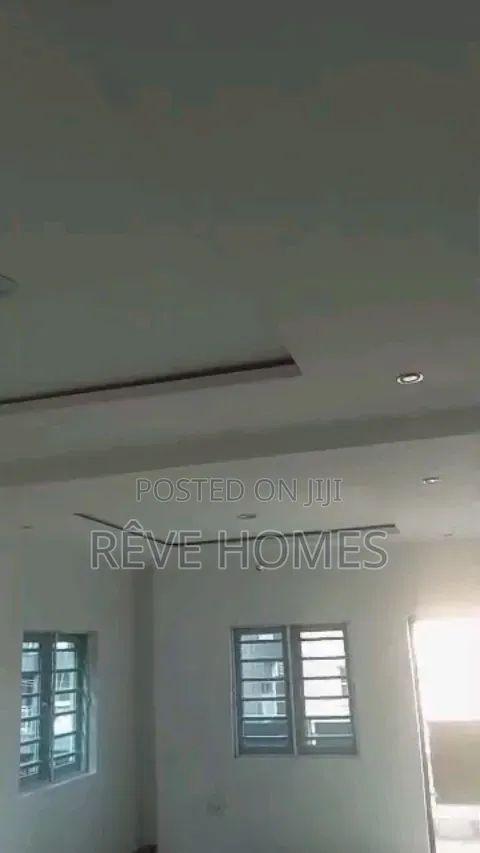 2bdrm Block of Flats in Adekunle for rent