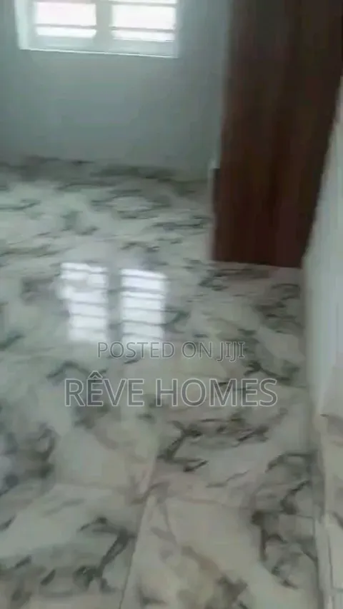2bdrm Block of Flats in Adekunle for rent