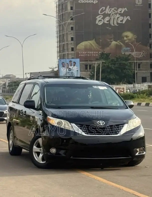 Toyota Sienna 2015 Black
