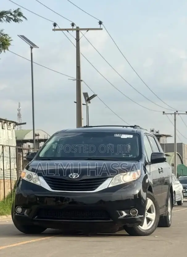 Toyota Sienna 2015 Black