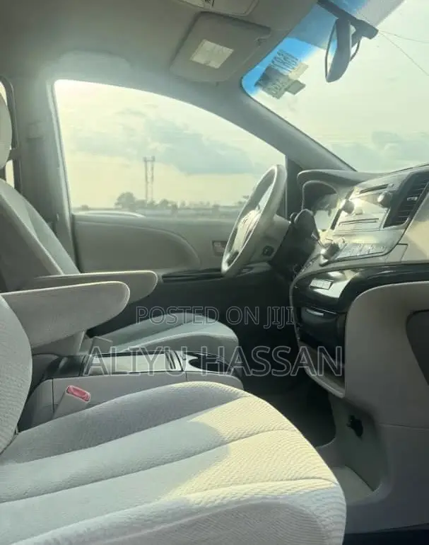 Toyota Sienna 2015 Black
