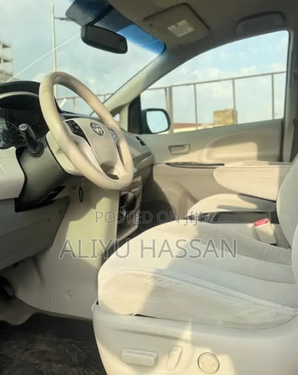Toyota Sienna 2015 Black