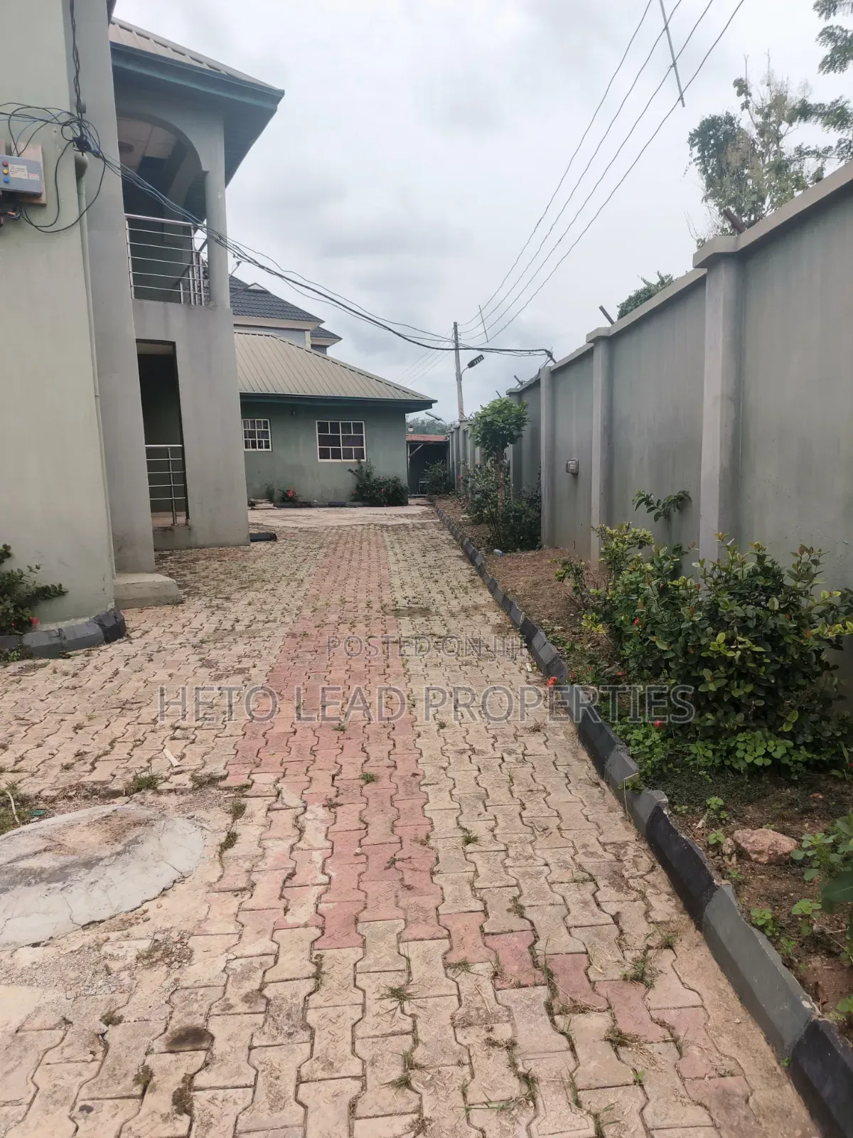 5bdrm Duplex in Dr Tunde Ali, Eleyele for sale
