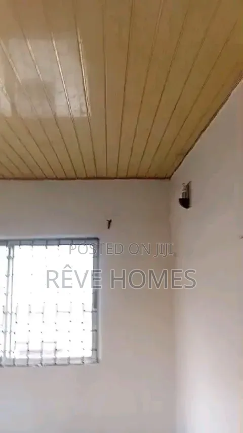 3bdrm Block of Flats in Anthony Village for rent