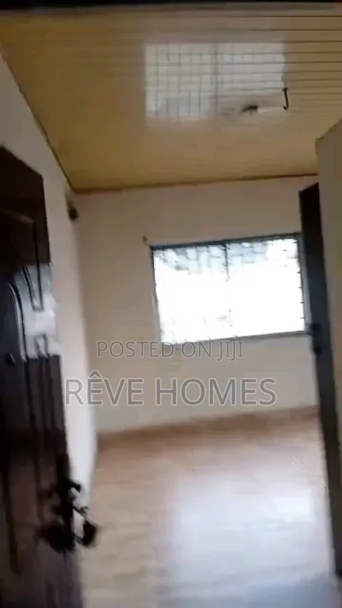 3bdrm Block of Flats in Anthony Village for rent