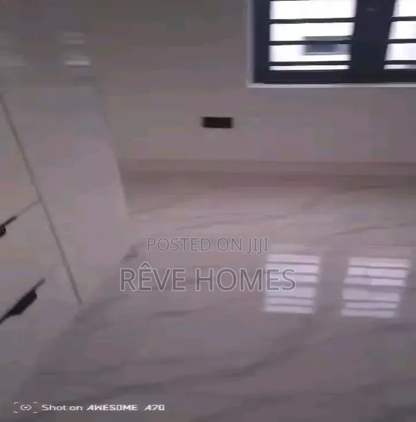 3bdrm Block of Flats in Onipanu for rent