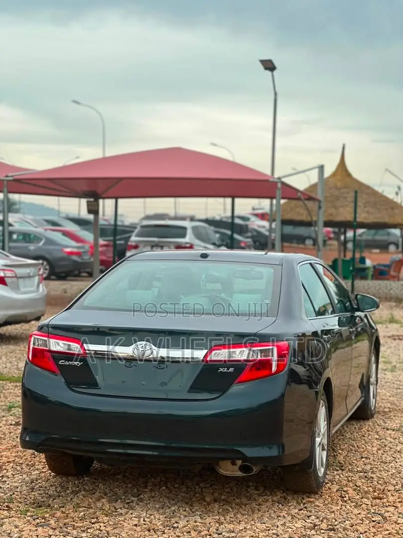 Toyota Camry XLE 4dr Sedan (2.5L 4cyl 6A) 2013 Blue