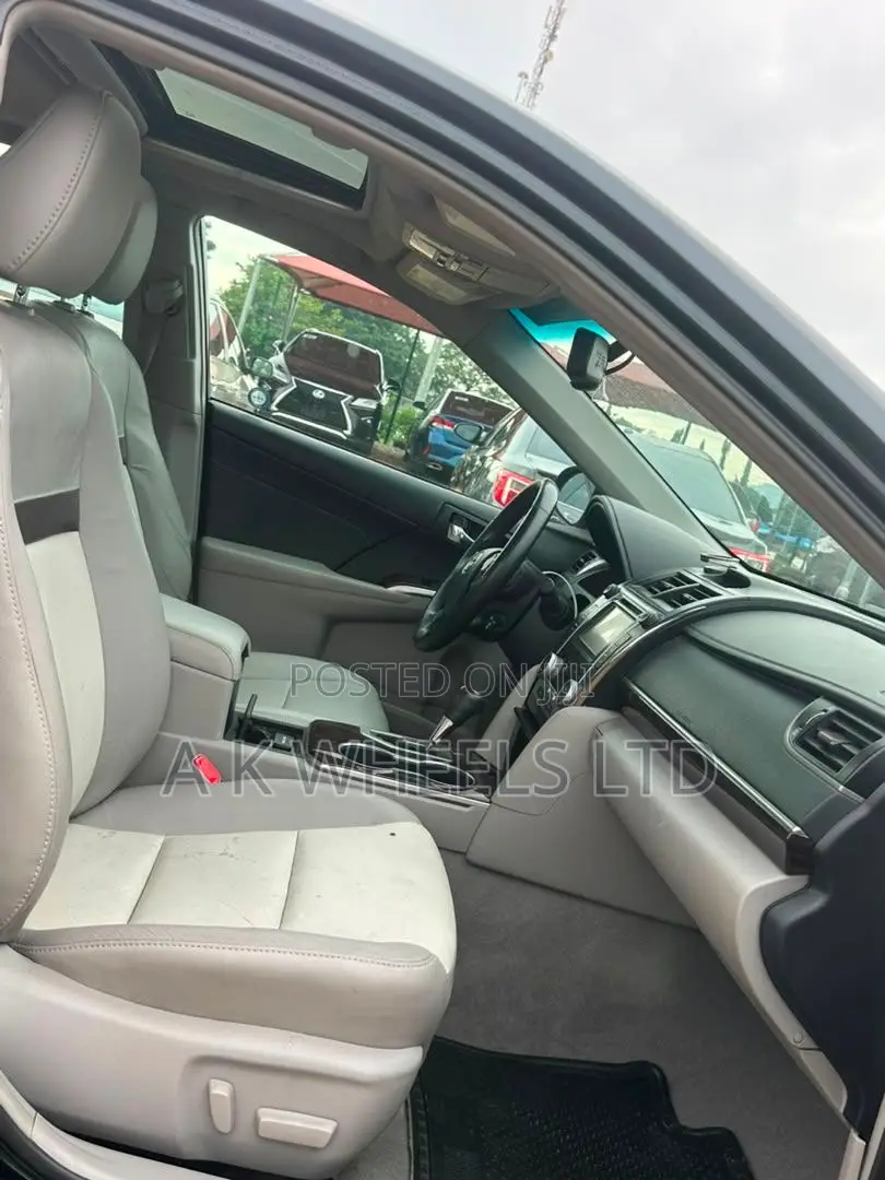 Toyota Camry XLE 4dr Sedan (2.5L 4cyl 6A) 2013 Blue