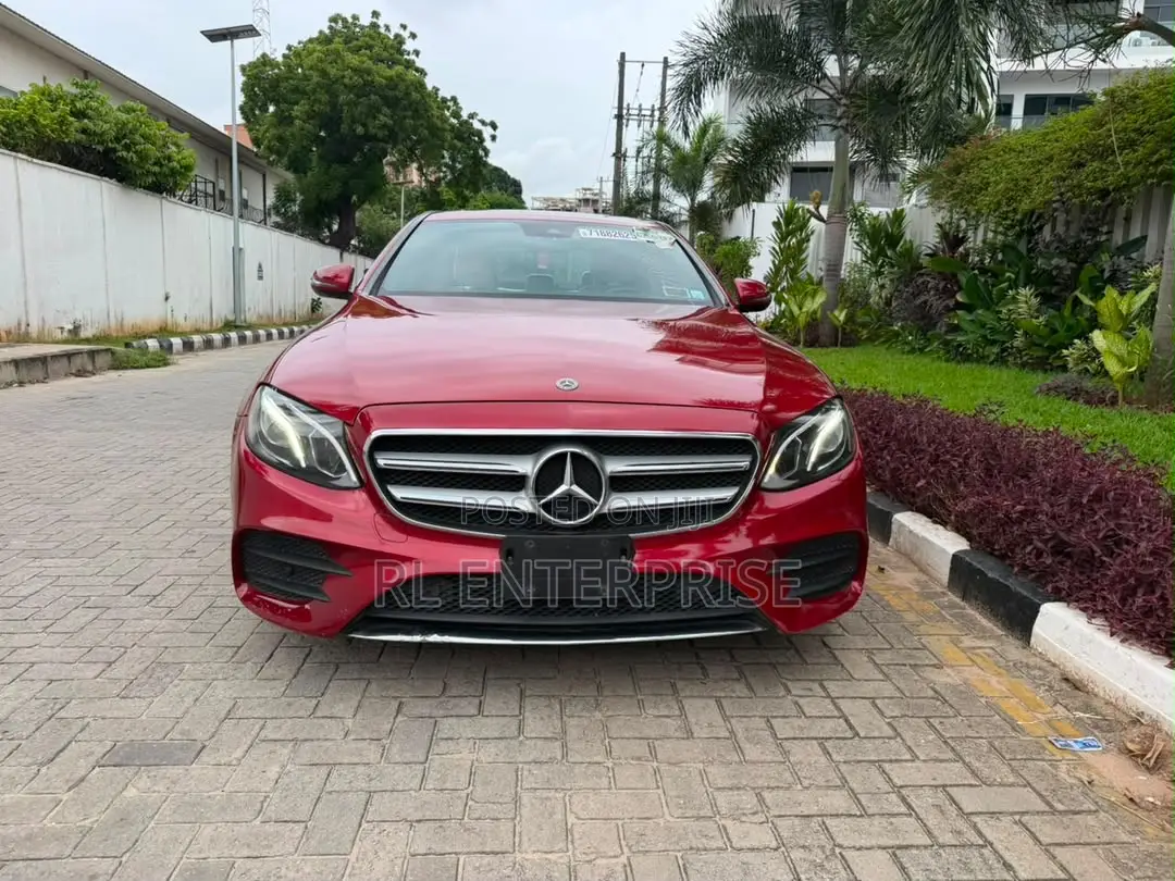 Mercedes-Benz E300 2018 Red