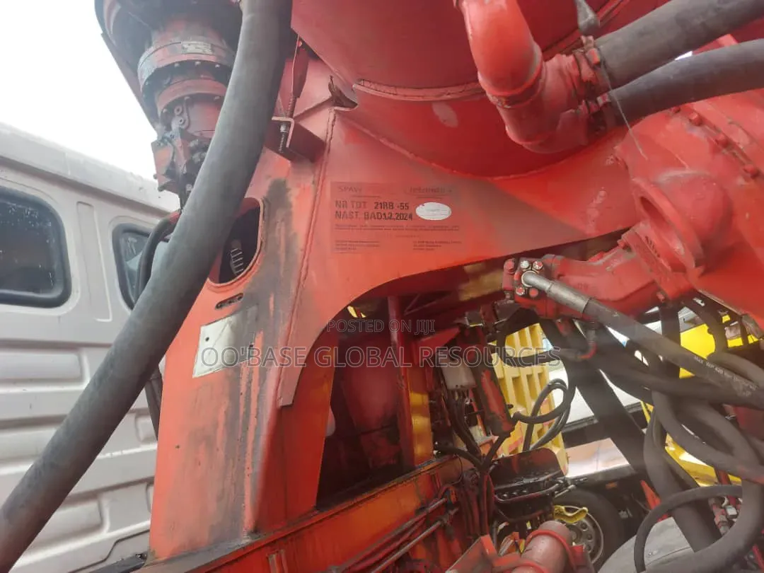 Man Concrete Mixer With Pump