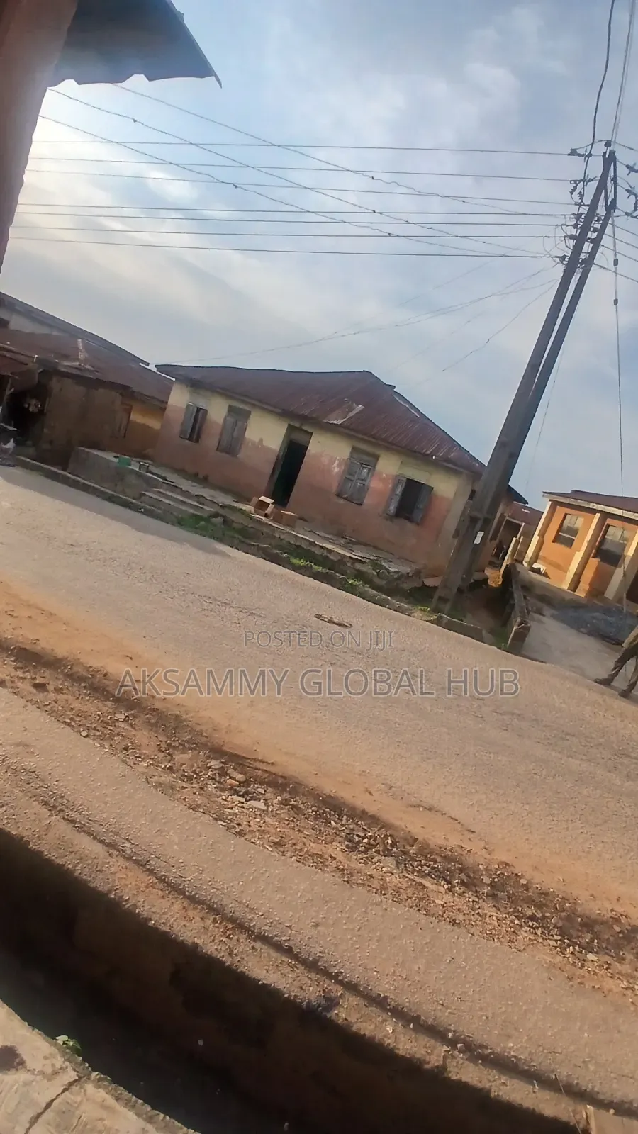 8bdrm Bungalow in Ui Area, Agbowo Main, Ibadan for sale