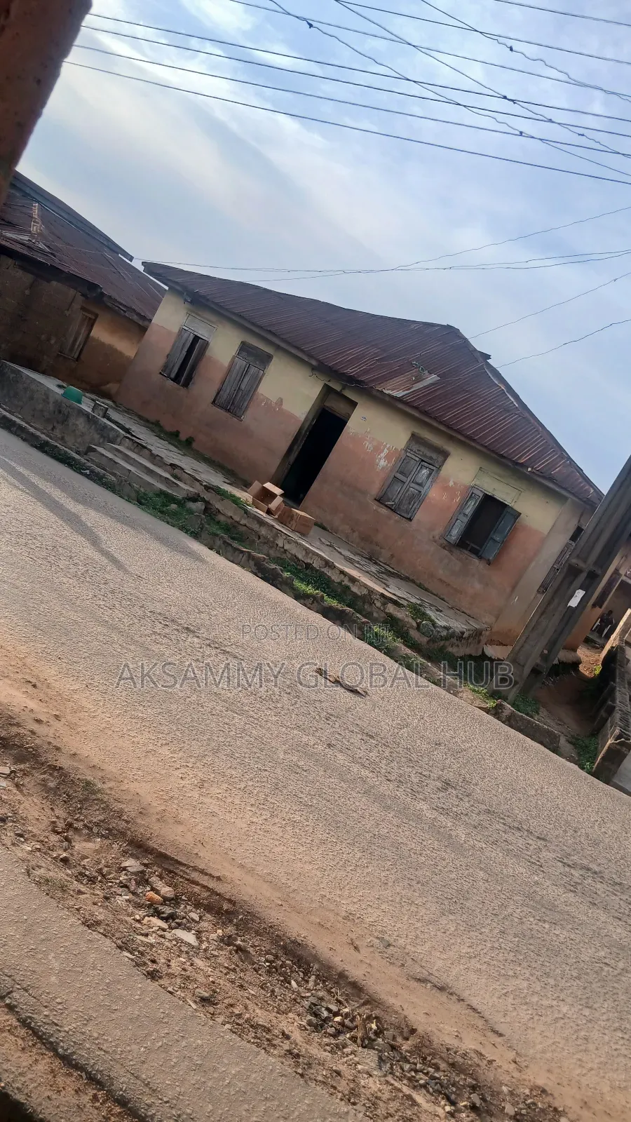 8bdrm Bungalow in Ui Area, Agbowo Main, Ibadan for sale