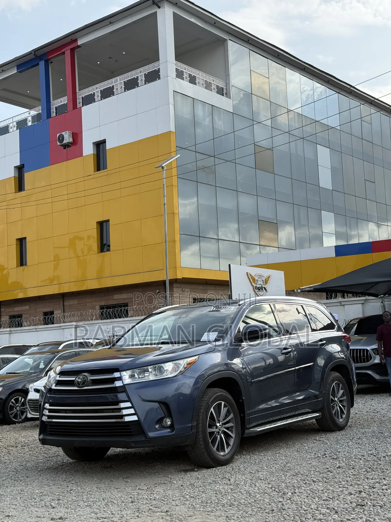 Toyota Highlander XLE 4x4 V6 (3.5L 6cyl 8A) 2018 Gray
