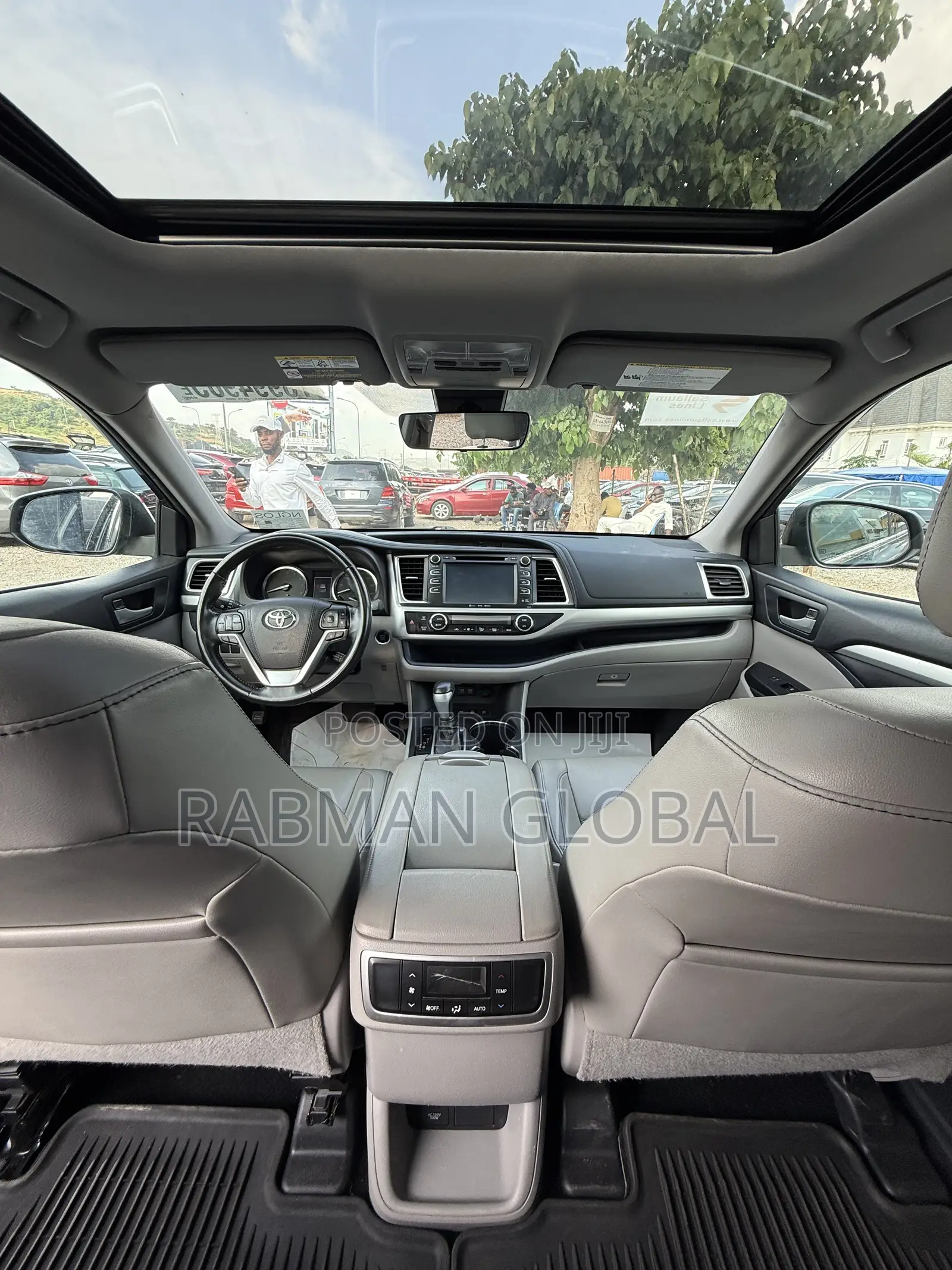 Toyota Highlander XLE 4x4 V6 (3.5L 6cyl 8A) 2018 Gray