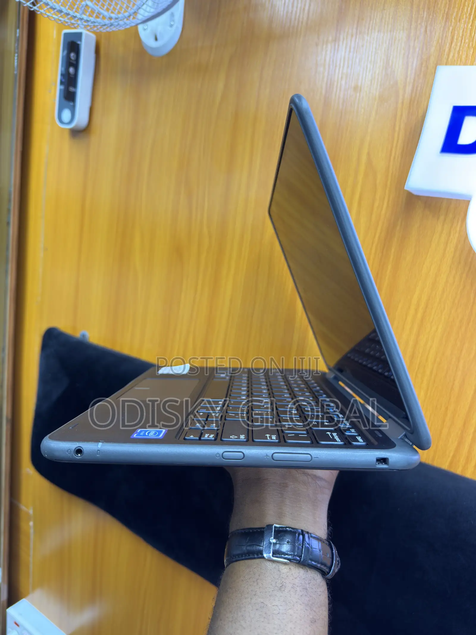 Laptop Dell Latitude 3190 2-in-1 4GB Intel Celeron SSD 128GB