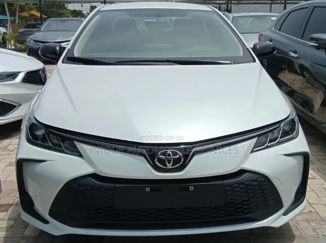 New Toyota Corolla LE 2024 White