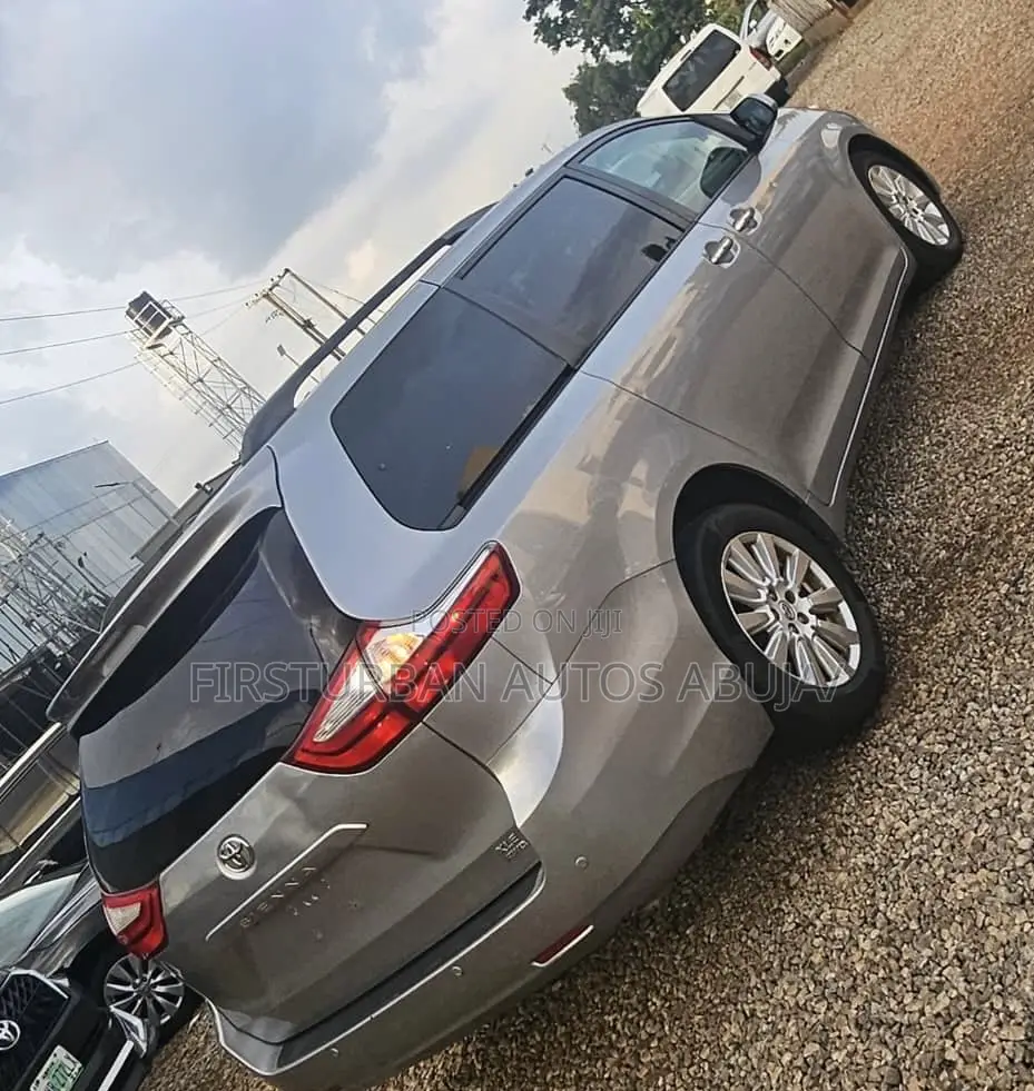 Toyota Sienna XLE AWD (3.5L 6cyl 8A) 2018