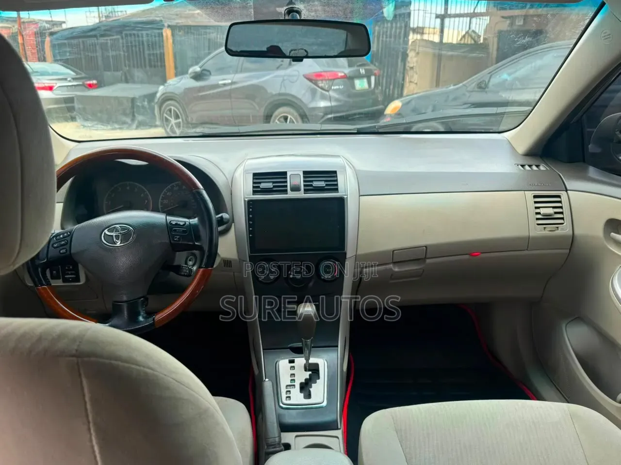 Toyota Corolla LE 4dr Sedan (1.8L 4cyl 4A) 2013 Gold