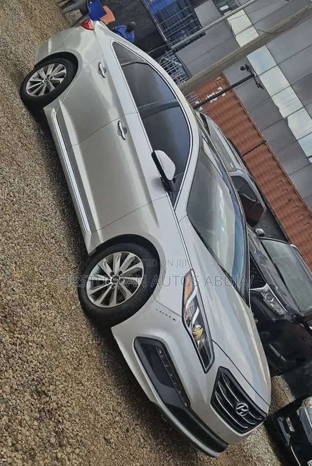 Hyundai Sonata Sport 2.0T Sedan FWD (2.0L 4cyl 6A) 2017 Silver